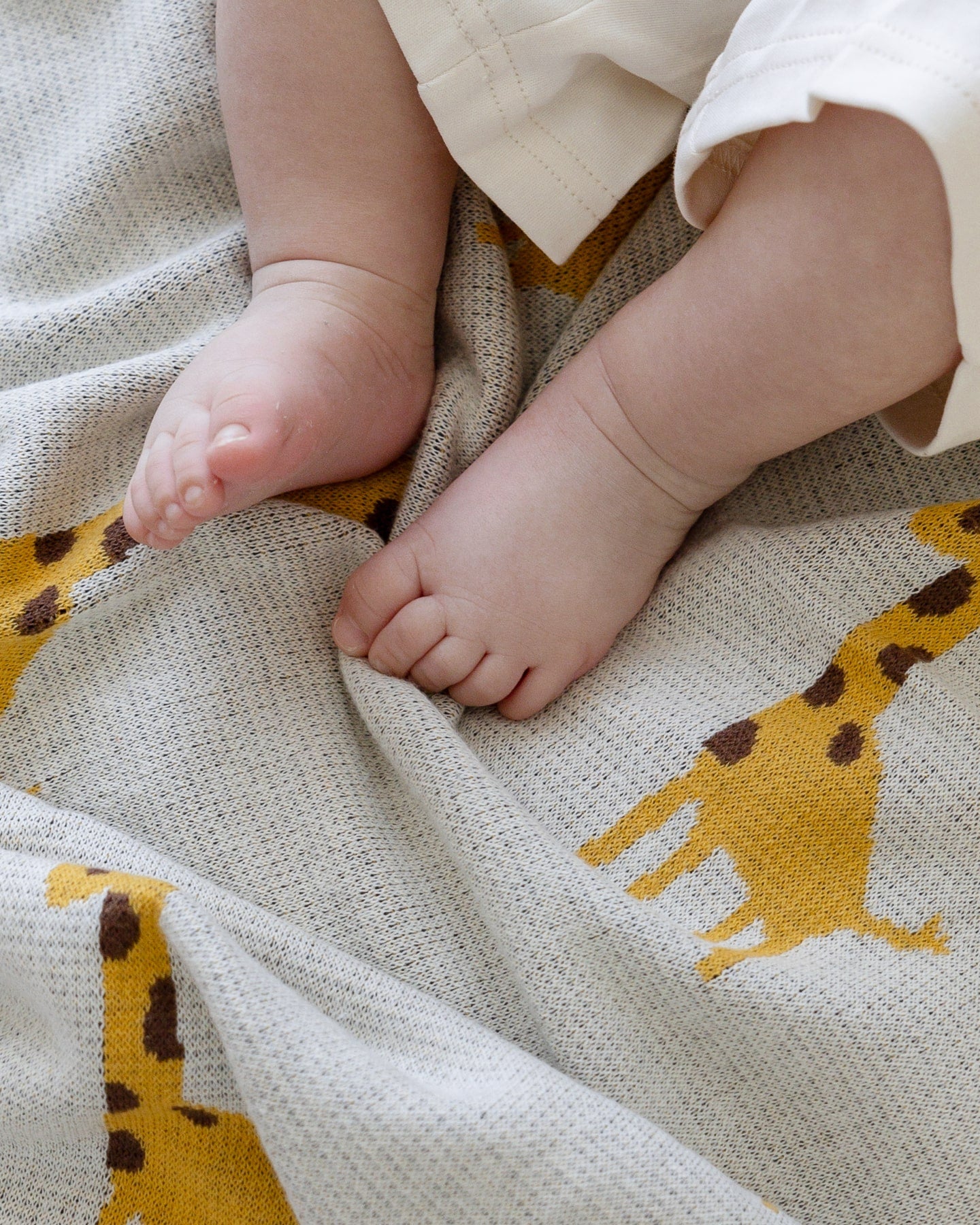 Geoff the Giraffe Blanket in Yellow - Baby Blankets at Louie Meets Lola