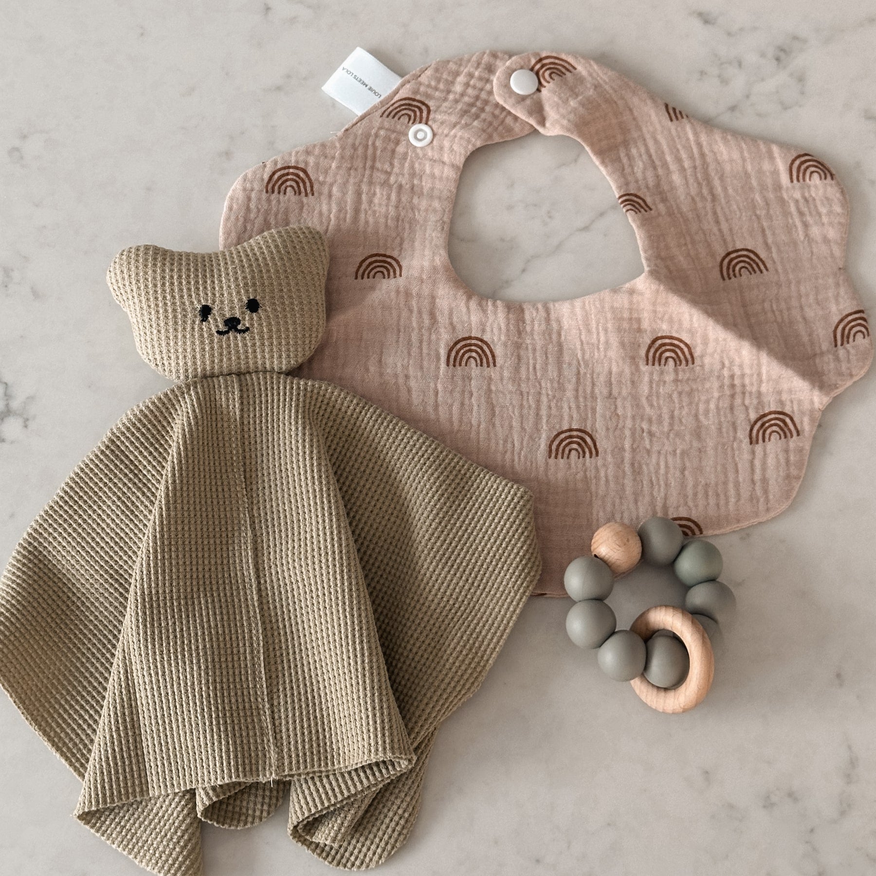 Baby Muslin Cotton Scalloped Bib - Rainbow - Baby Bibs at Louie Meets Lola