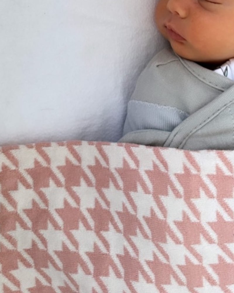 Macro Houndstooth Blanket